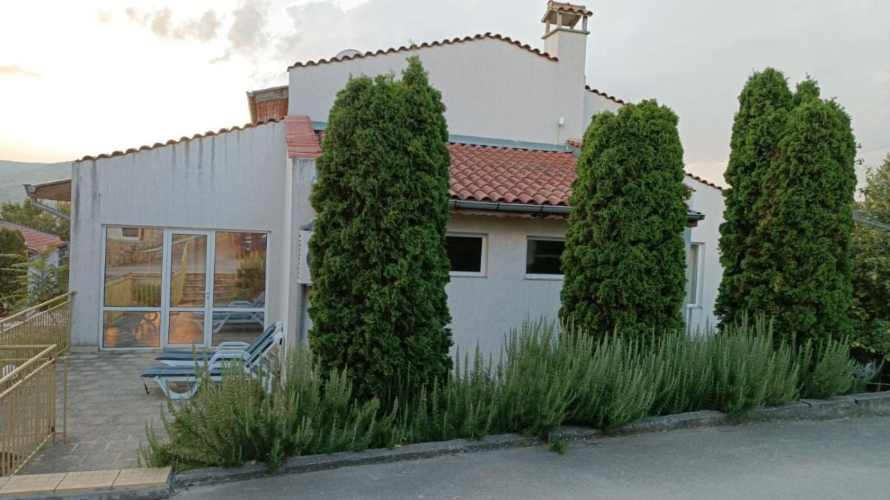 Villa Приятна Къща За Почивка Караколев 1 Obrochishte Exterior foto